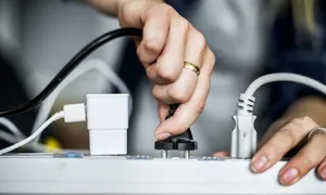 Thất vọng ổ cắm điện 'made in Vietnam' rẻ nhưng không bền